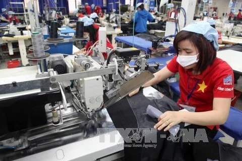 Vietnam ingresa más de 19 mil millones de dólares de las ventas de textiles y confecciones