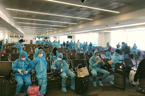 Repatrían a 350 ciudadanos vietnamitas desde Japón
