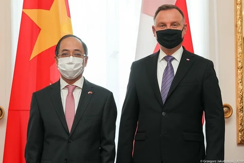 Polonia promueve cooperación multifacética con Vietnam