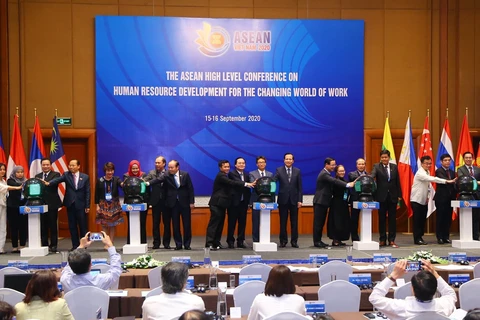 Sesiona conferencia ministerial de ASEAN sobre desarrollo de recursos humanos