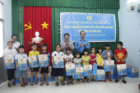 Provincia vietnamita organiza Fiesta del Medio Otoño para niños en circunstancias difíciles