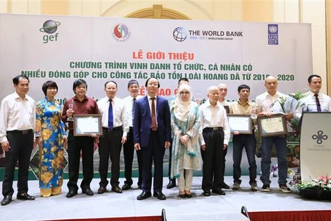 Honran en Vietnam a personas y organizaciones por conservación de la vida silvestre