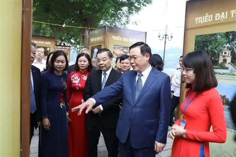 Inauguran exposición de documentos históricos con motivo de aniversario 1010 de Thang Long- Hanoi