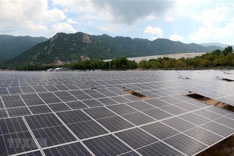 Ciudad Ho Chi Minh conectará sistemas solares en tejados a red eléctrica 