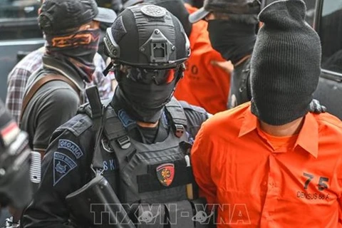 Arrestan a cuatro presuntos terroristas en Indonesia