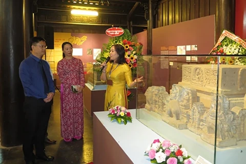 Efectúan exhibición por 60 aniversario del hermanamiento de Hanoi-Hue-Saigón