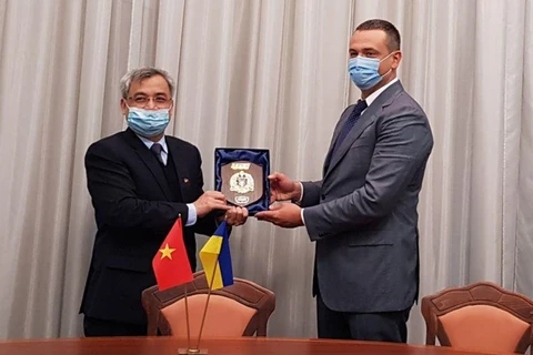 Promueven cooperación técnica militar entre Vietnam-Ucrania