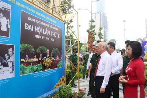 Exposición fotográfica saluda a la XI Asamblea de Comité partidista de Ciudad Ho Chi Minh