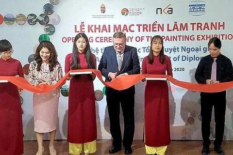 Exponen en Vietnam obras de famosos pintores húngaros