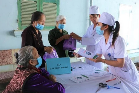 Más de 500 personas de edad avanzada reciben chequeos médicos