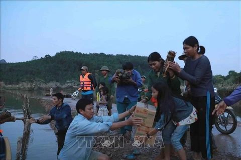 Cruz Roja de Hanoi recauda fondos a ayudar a población afectada por desastres naturales