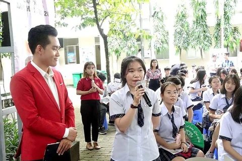 Destacan en Vietnam importancia de la orientación profesional para estudiantes preuniversitarios