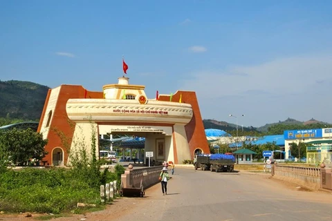 Laos reabre puertas fronterizas para facilitar los negocios