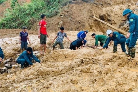 Exhorta premier de Vietnam a aliviar secuelas de calamidades naturales 