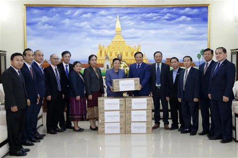 Vietnam apoya a Laos en la lucha contra el COVID-19
