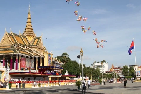 Máximo dirigente de Vietnam felicita a Camboya por Día de la Independencia 