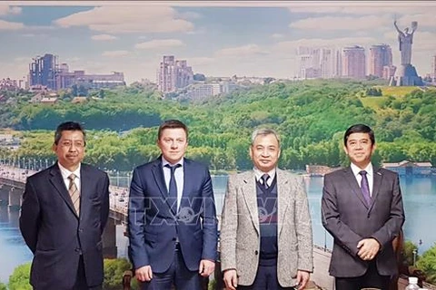 Embajadores de ASEAN promueven asociación con Ucrania