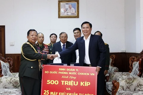Ministerio de Defensa de Vietnam apoya a Laos en combate contra COVID-19