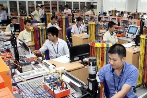 Ciudad Ho Chi Minh por desarrollar industria auxiliar