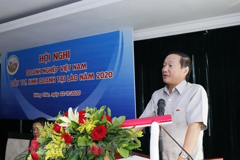 Debaten medidas para estimular operaciones de empresas vietnamitas en Laos