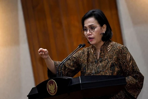 Ministra indonesia evalúa esfuerzos de Vietnam por mantener un crecimiento positivo