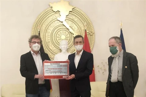 Alemania brinda apoyo a vietnamitas afectados por desastres naturales 