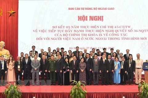 Fomentan trabajos relativos a los vietnamitas en ultramar 