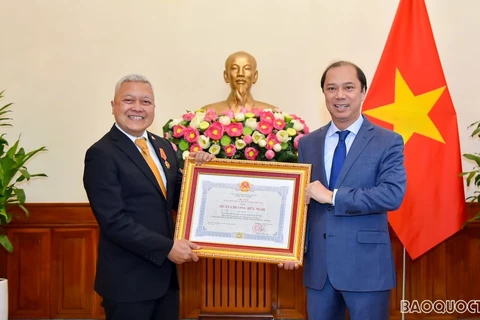 Otorgan Medalla de la Amistad al Embajador de Indonesia en Vietnam