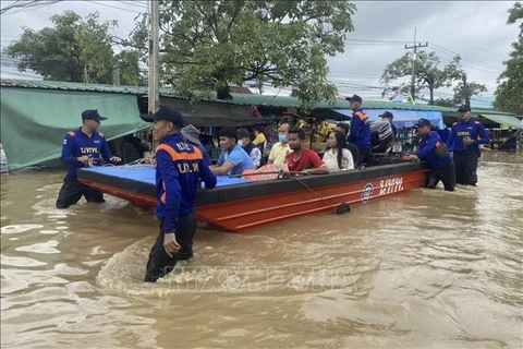 Tailandia y la India sufren graves consecuencias de inundaciones 