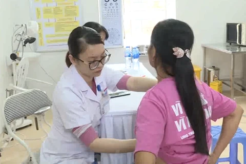 Vietnamitas enfermas de cáncer de mama se acercan a tratamiento moderno