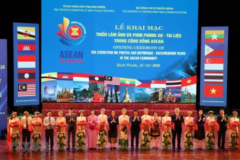 Inauguran exposición de fotos y documentales sobre la ASEAN en provincia vietnamita