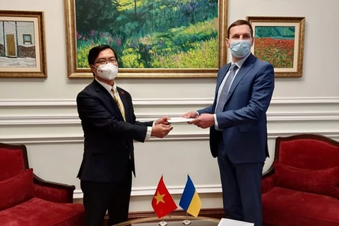 Ucrania valora de positivos los nexos con Vietnam
