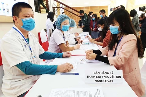 Aplican primera inyección de vacuna vietnamita contra COVID-19 en seres humanos