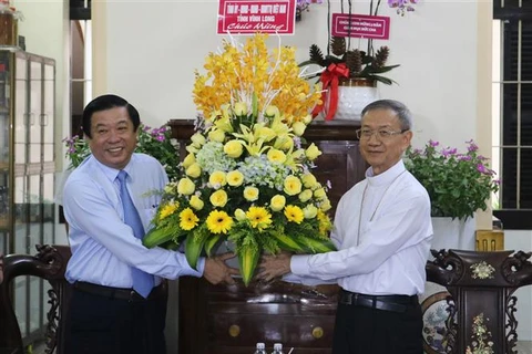 Felicitan por Navidad a comunidades católicas en provincia vietnamita de Vinh Long 