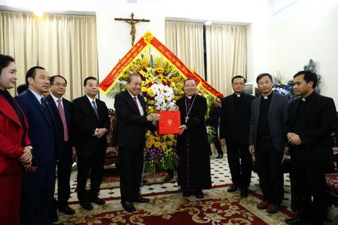 Felicita vicepremier de Vietnam a comunidad católica por Navidad
