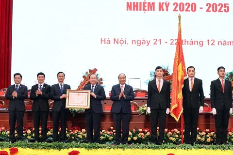 Vietnam perfecciona políticas de desarrollo económico colectivo