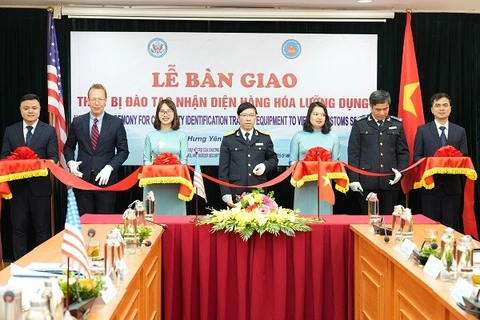 Estados Unidos ayuda a Vietnam en capacitación de aduana 
