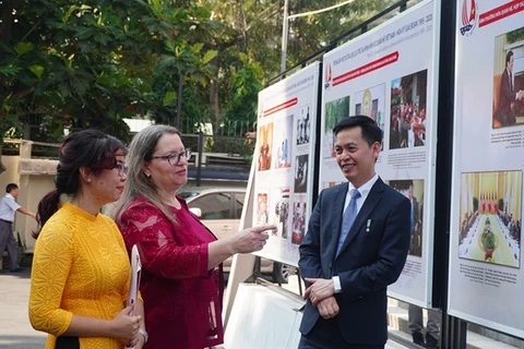 Exposición destaca 25 años de normalización de relaciones Vietnam- EE.UU.