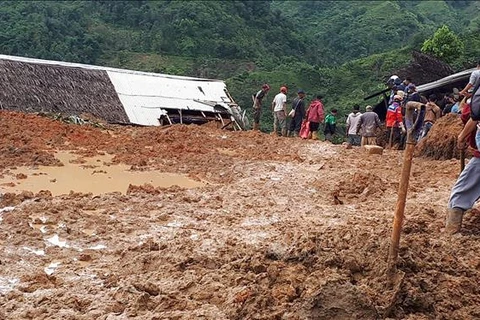 Deslizamientos de tierra en Indonesia provocan muertes y heridos 