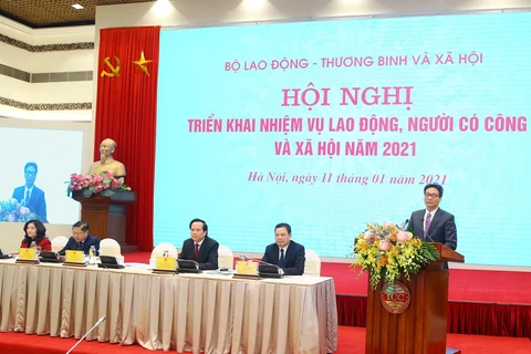 Vietnam por mejorar recursos humanos para aprovechar la cuarta revolución industrial 