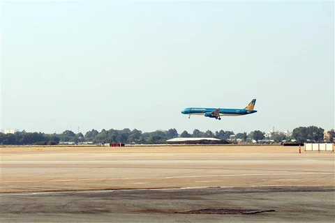 Entran en operación pistas remodeladas de aeropuertos vietnamitas