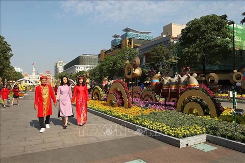 Calle de flores de Nguyen Hue da la bienvenida al Año Nuevo Lunar 2021 