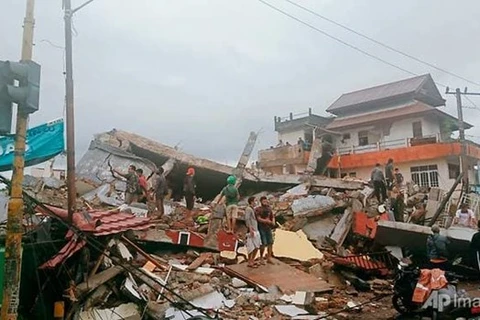 Reportan siete muertos por terremoto en centro de Indonesia