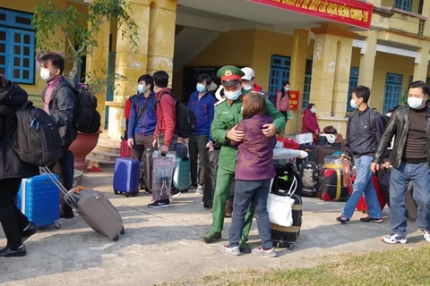 Ciudadanos repatriados cumplen cuarentena en provincia de Tien Giang