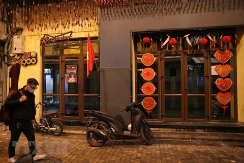 Cierran en Hanoi karaokes, discotecas y bares por COVID-19