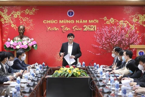 Sector de salud vietnamita realiza cambios en estrategia de prevención y control del COVID-19