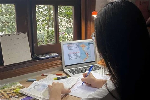 Alumnos en Ciudad Ho Chi Minh estudiarán en línea hasta finales de febrero 