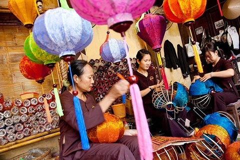 Farolillos coloridos, símbolo de casco antiguo de Hoi An