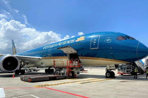 Vietnam Airlines dispuesta a asumir transporte de vacunas contra el COVID-19 