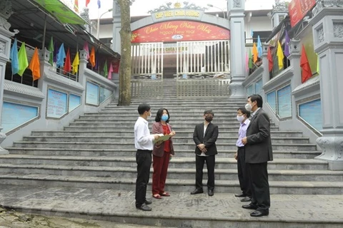 Inspeccionan preparativos para reanudar servicios turísticos en Pagoda Huong de Vietnam